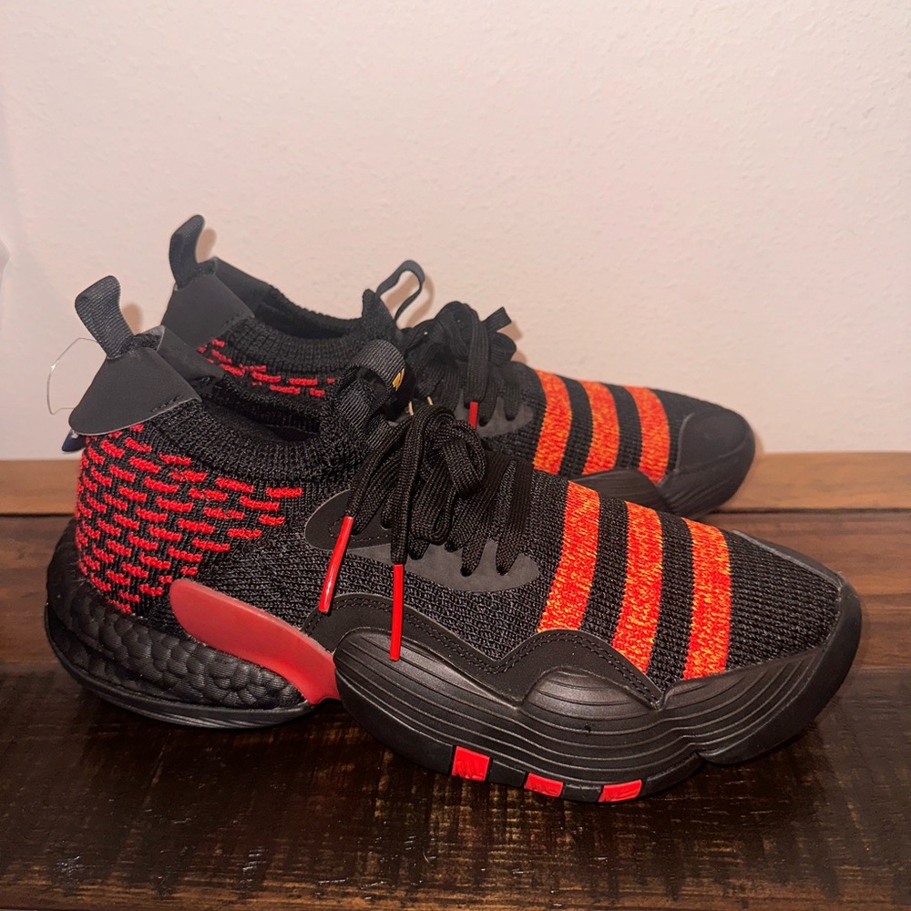 NWT ADIDAS TRAE YOUNG 2 'ATLANTA HAWKS' SNEAKERS